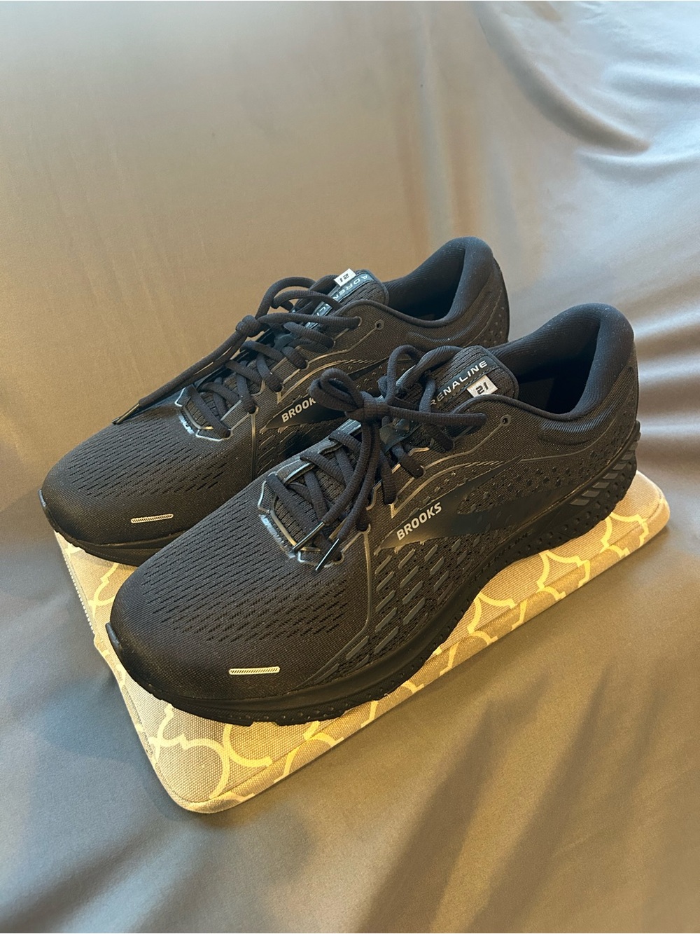 Brooks Black Mesh Lace-Up Running Sneakers (BRAND NEW / NEVER WORN) - Picture 16 of 16